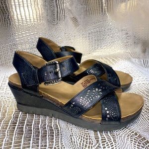 Comfort Walking Sandals in Black 8.5